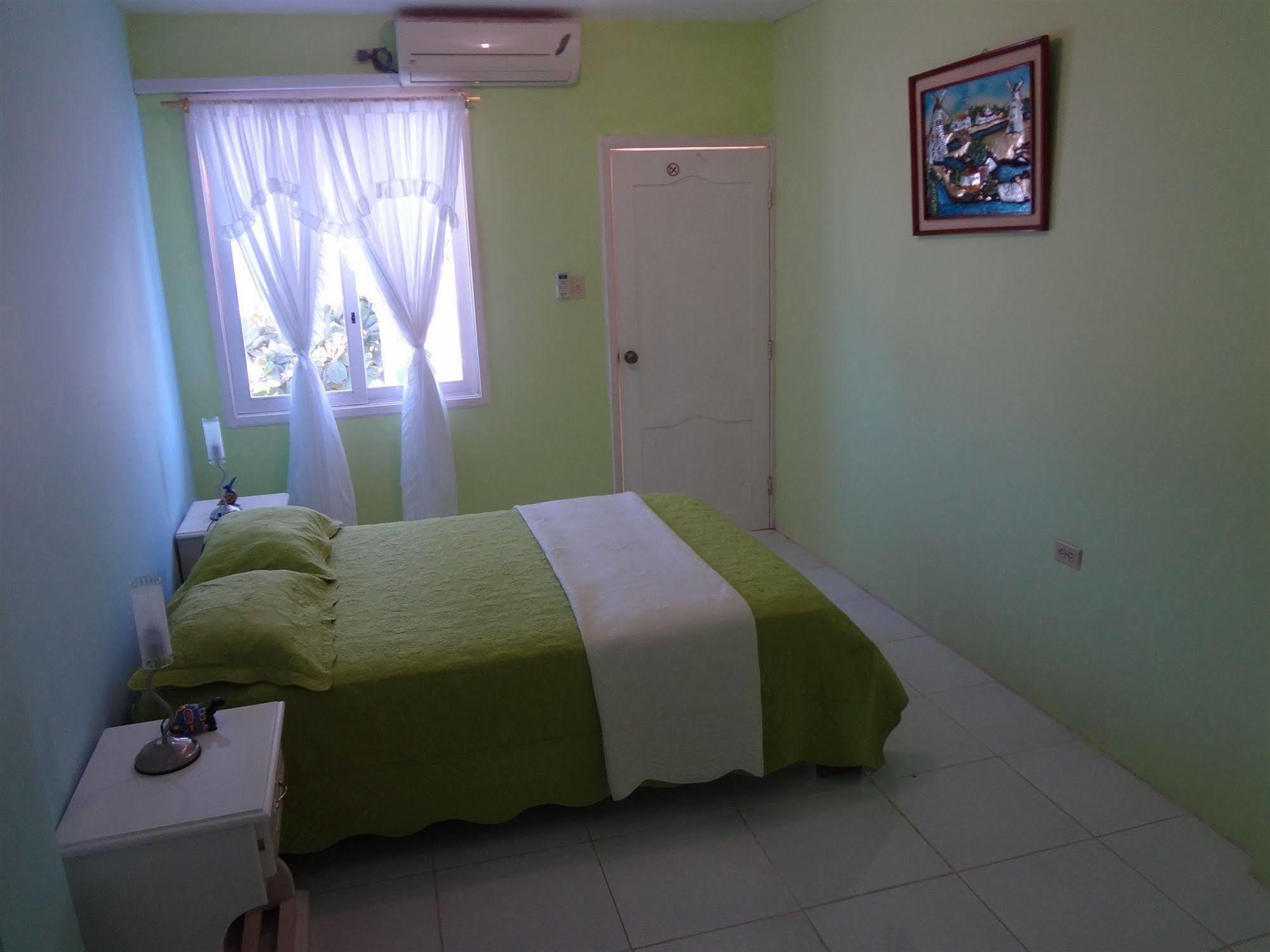 Galapagos Isabela Loja Guest house
